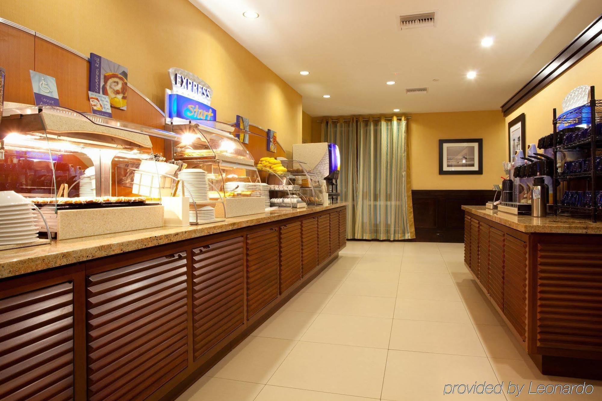 Holiday Inn Express Jacksonville Beach By Ihg מראה חיצוני תמונה